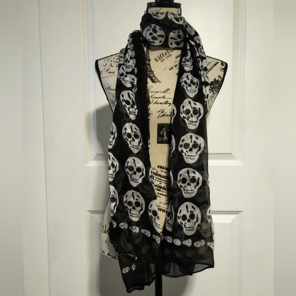BRAND NEW Black Skull Print Lightweight Scarf